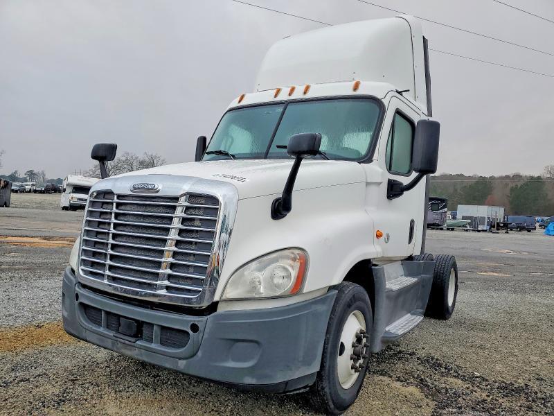 2016 Freightliner Cascadia 125 Semi Truck