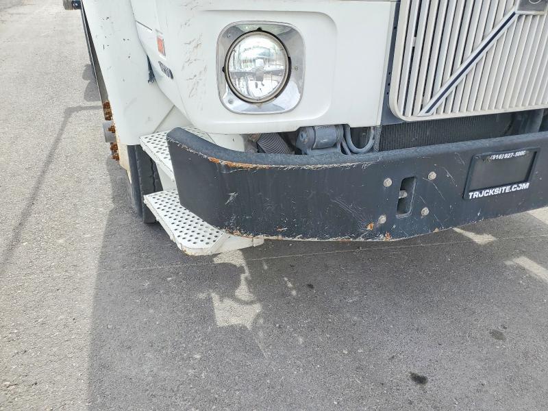 2003 Volvo Xpeditor wx Roll-off Container Truck
