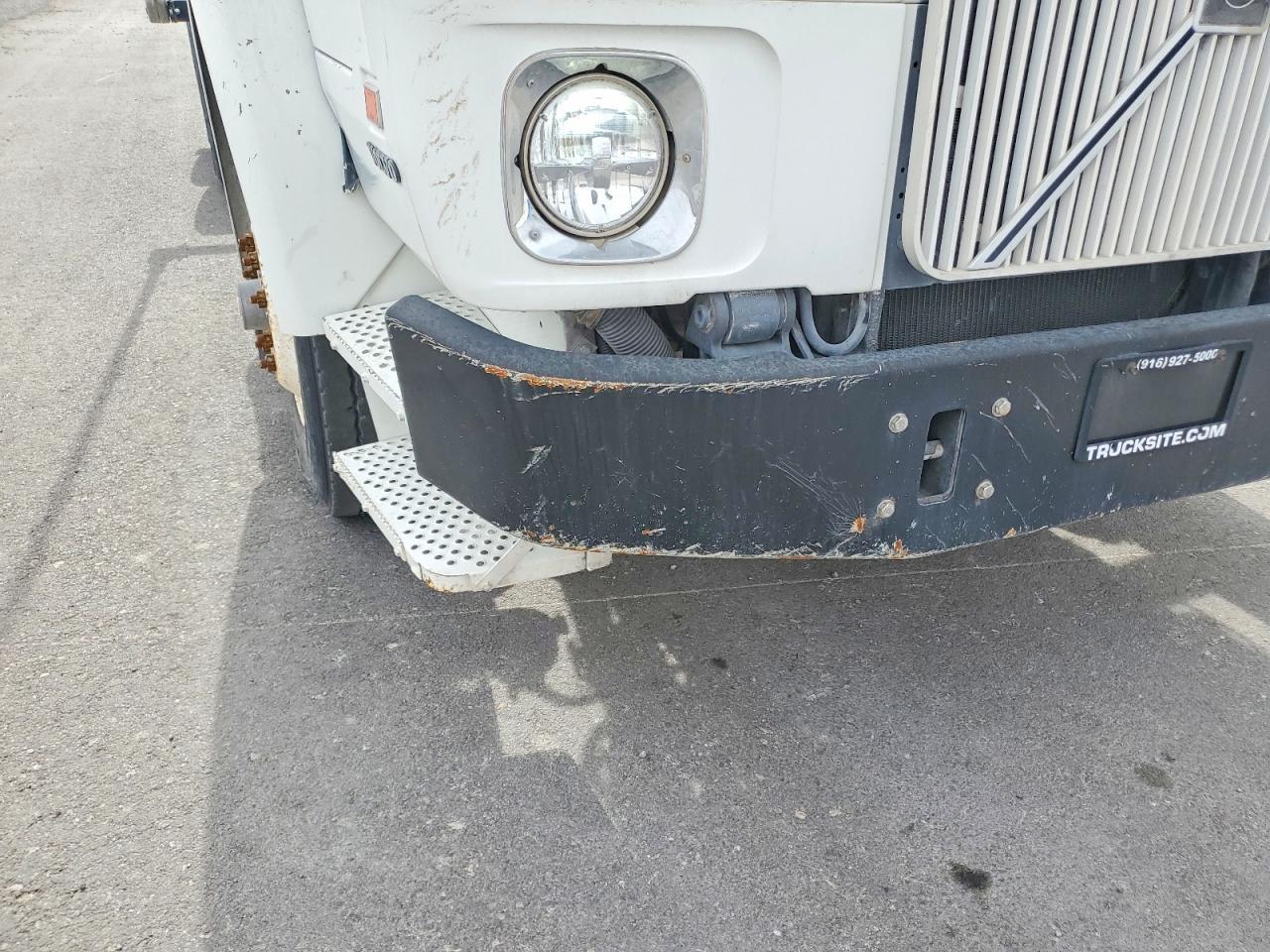 2003 Volvo Xpeditor wx Roll-off Container Truck