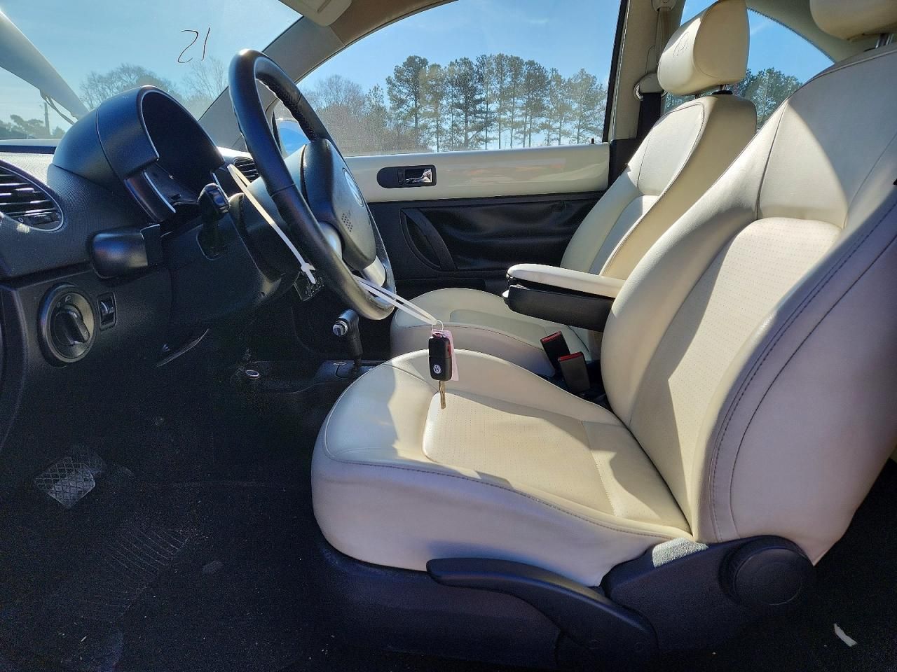 2008 Volkswagen New Beetle Triple White