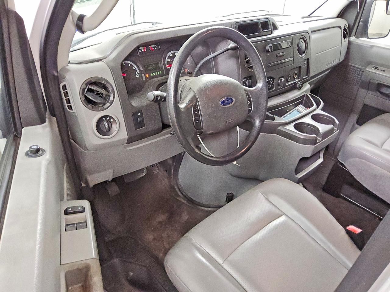 2013 Ford Econoline E250 van