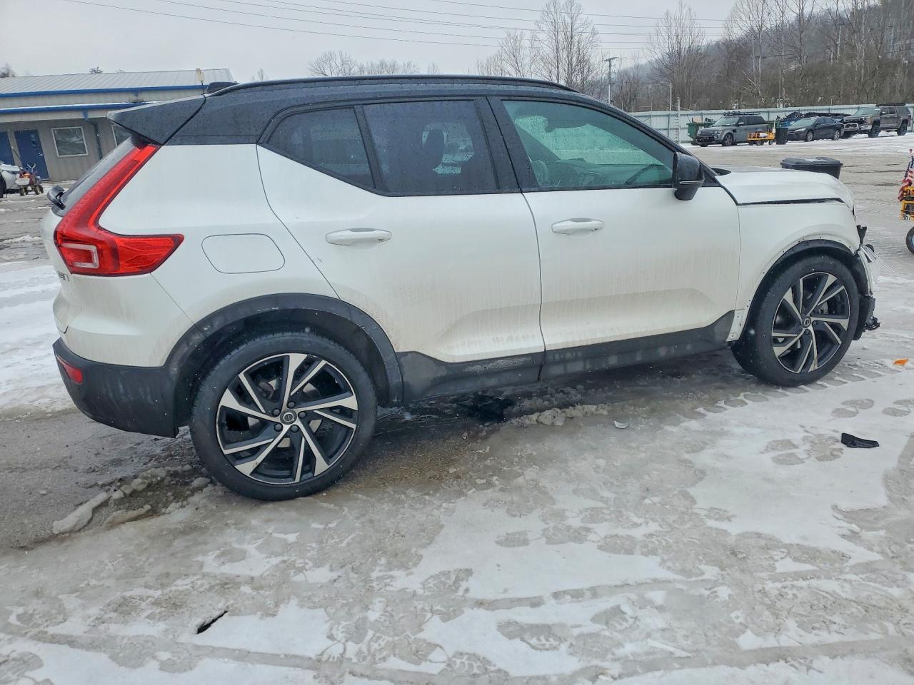 2021 Volvo Xc40 T5 R-design