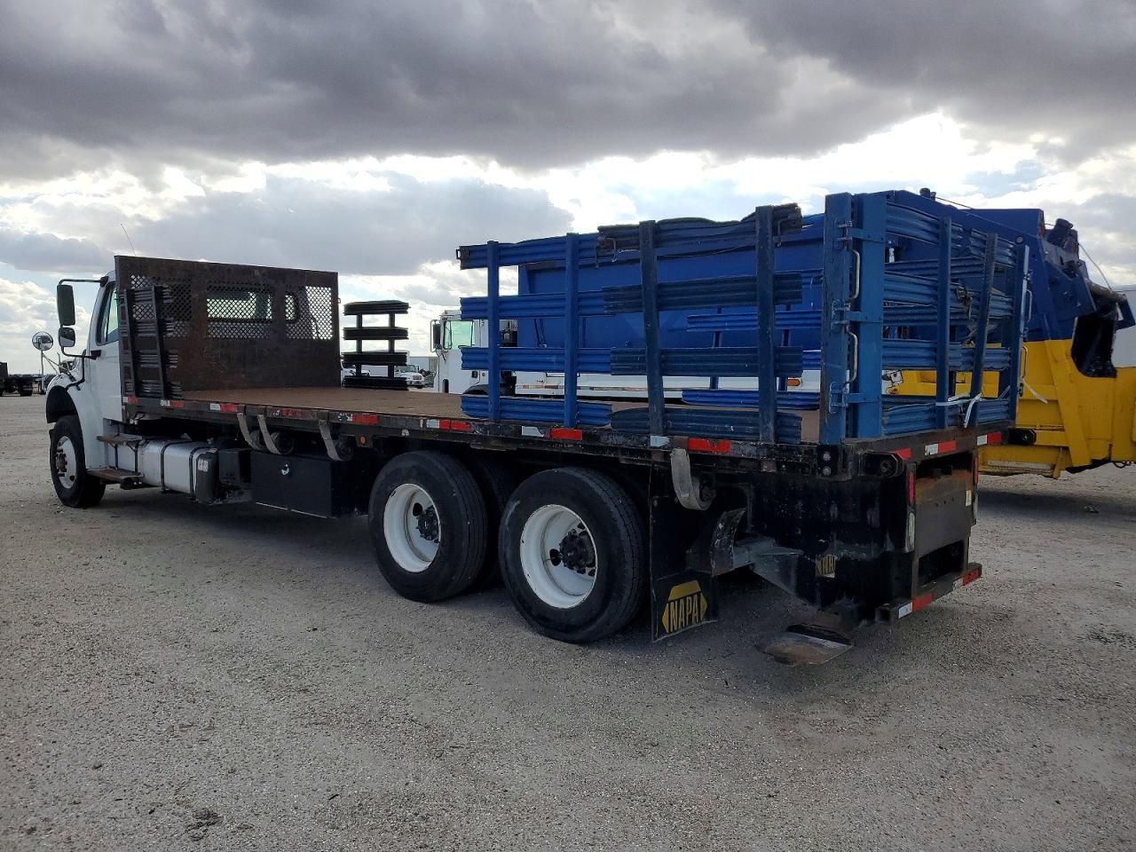 2016 Freightliner Business Class M2 Flatbed Truck