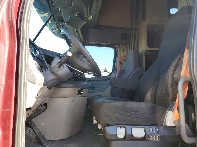 2015 Freightliner Cascadia Semi Truck