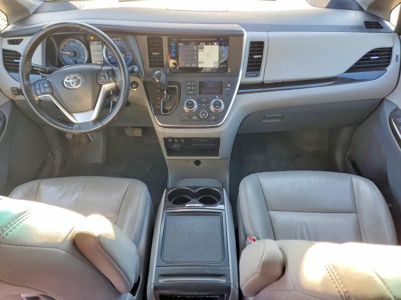 2017 Toyota Sienna xle