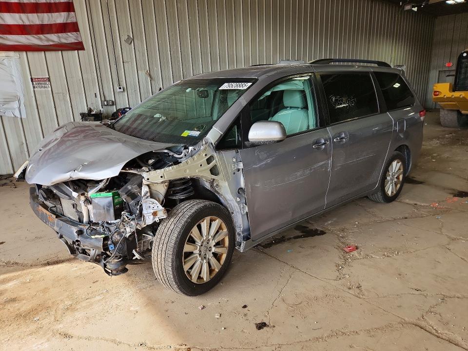 2011 Toyota Sienna xle 7-passenger