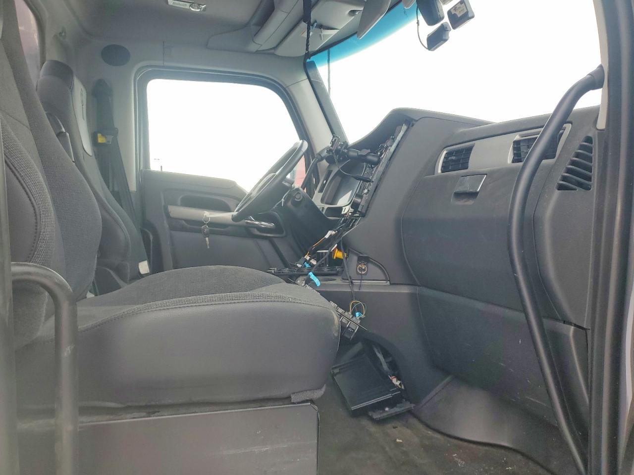 2024 Kenworth T680 Semi Truck
