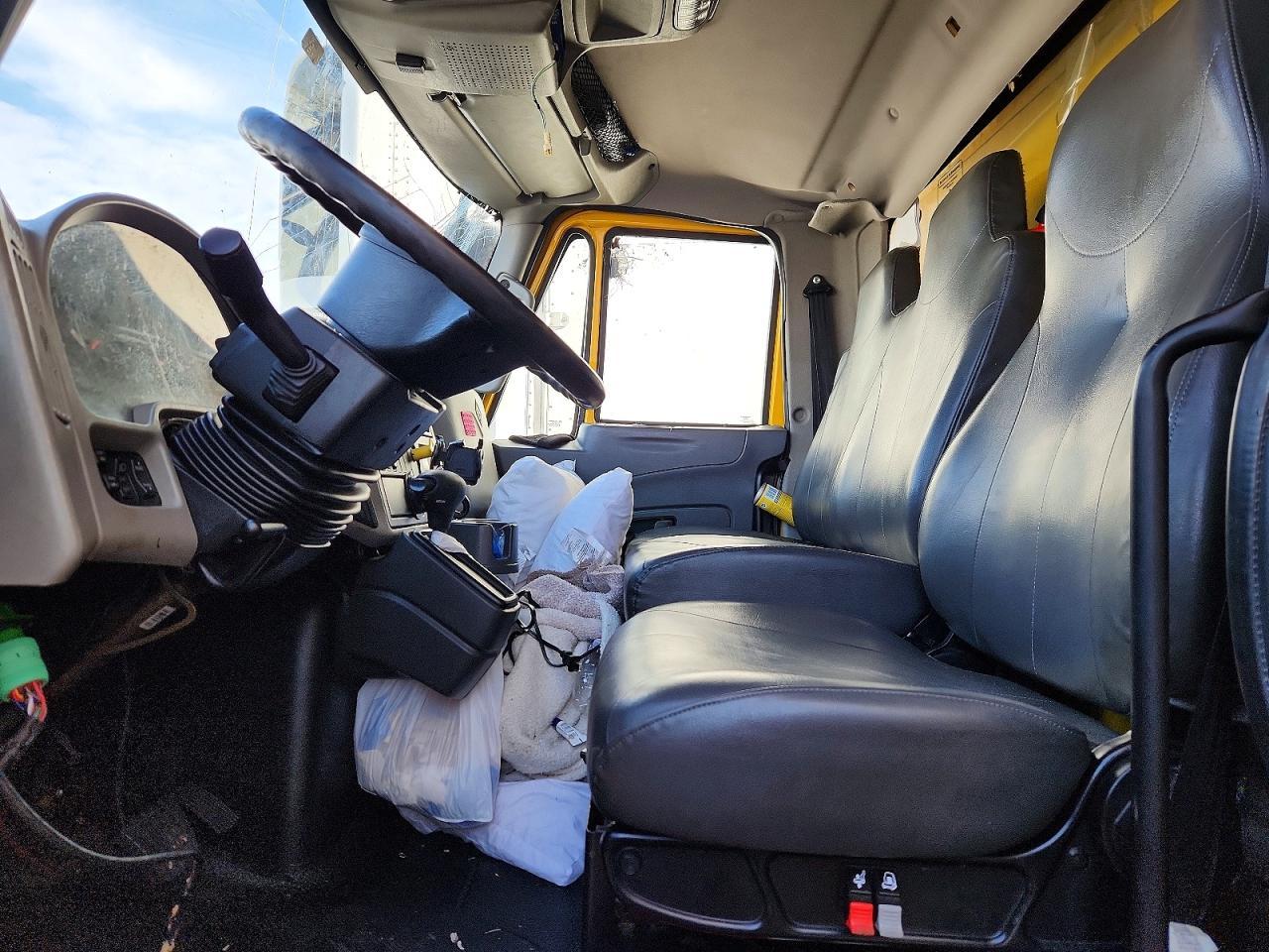 2019 International MA025 BOX Truck