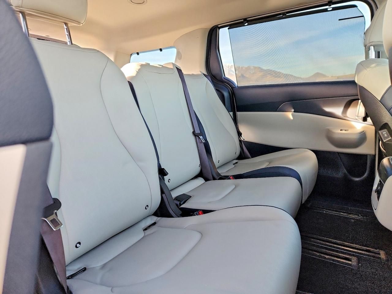 2025 KIA Carnival ex