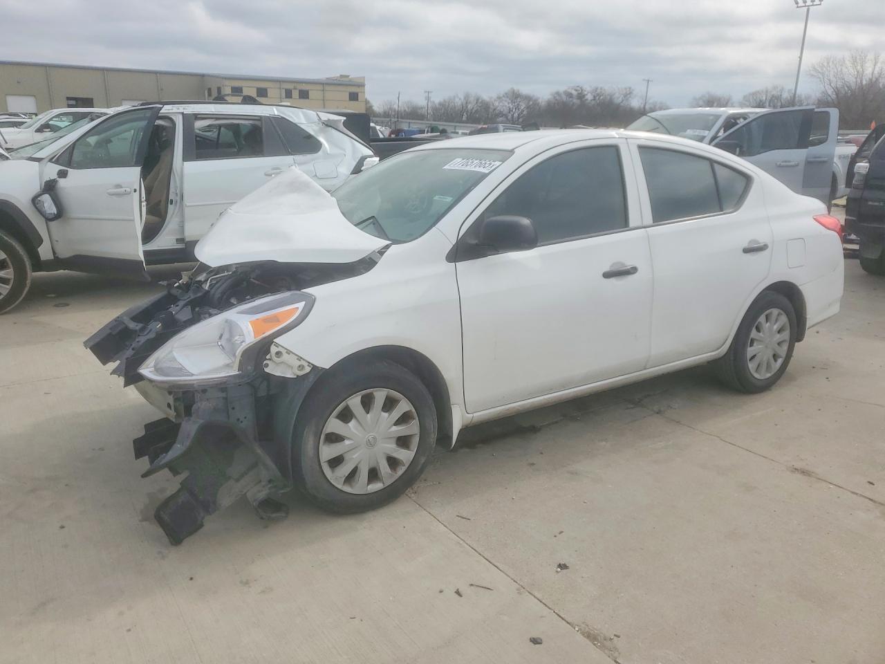 2015 Niss Versa 1.6 s