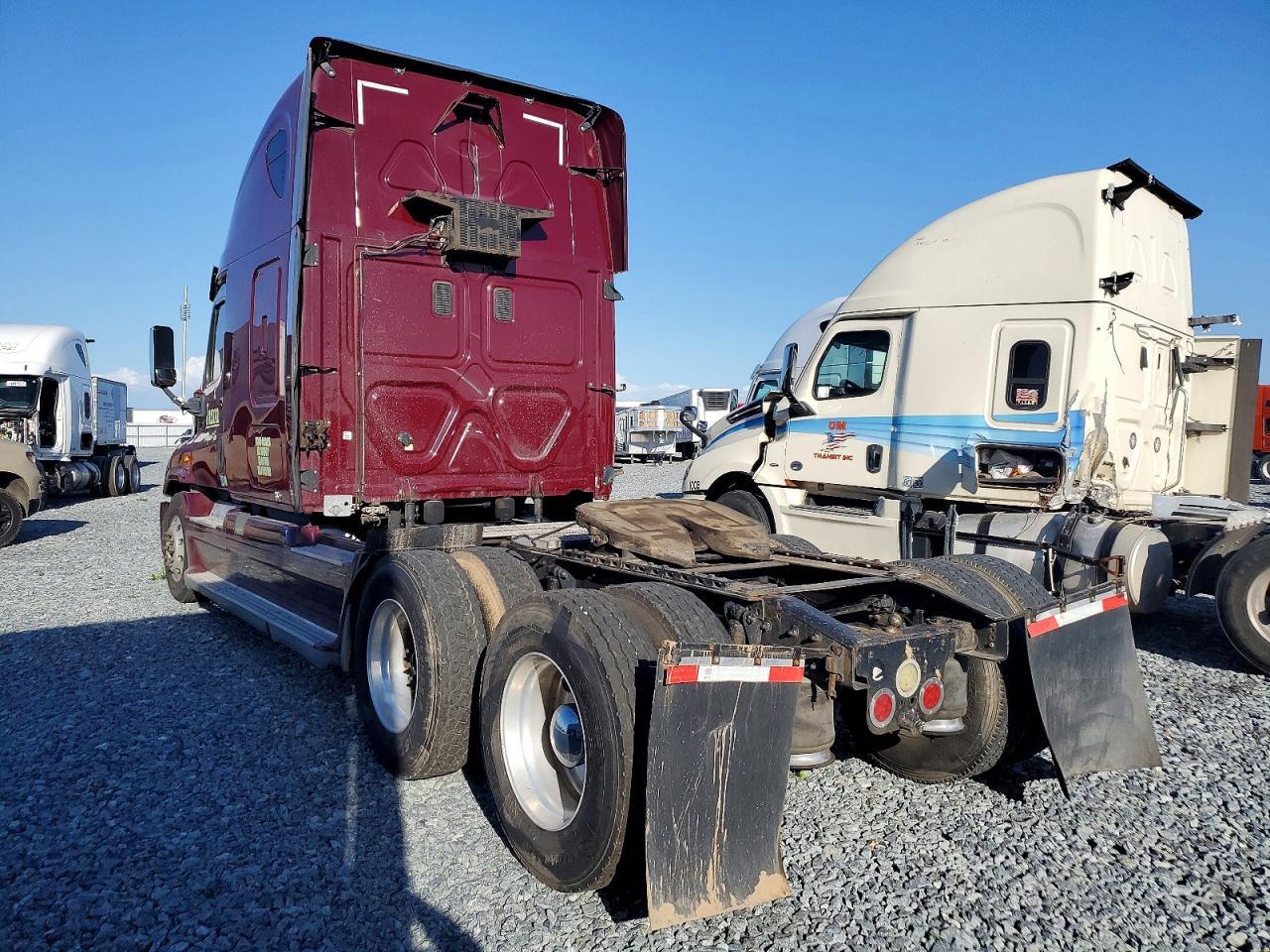 2015 Freightliner Cascadia Semi Truck