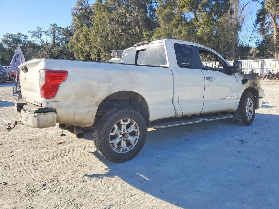 2017 Nissan Titan xd sv