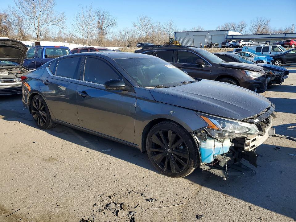 2022 Nissan Altima sr