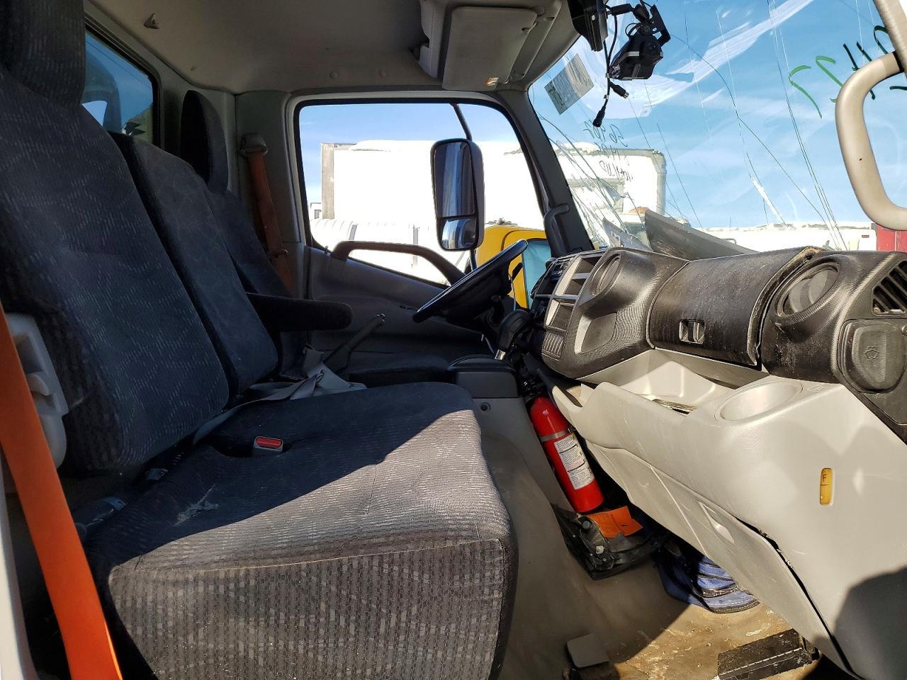 2020 Hino 195 BOX Truck