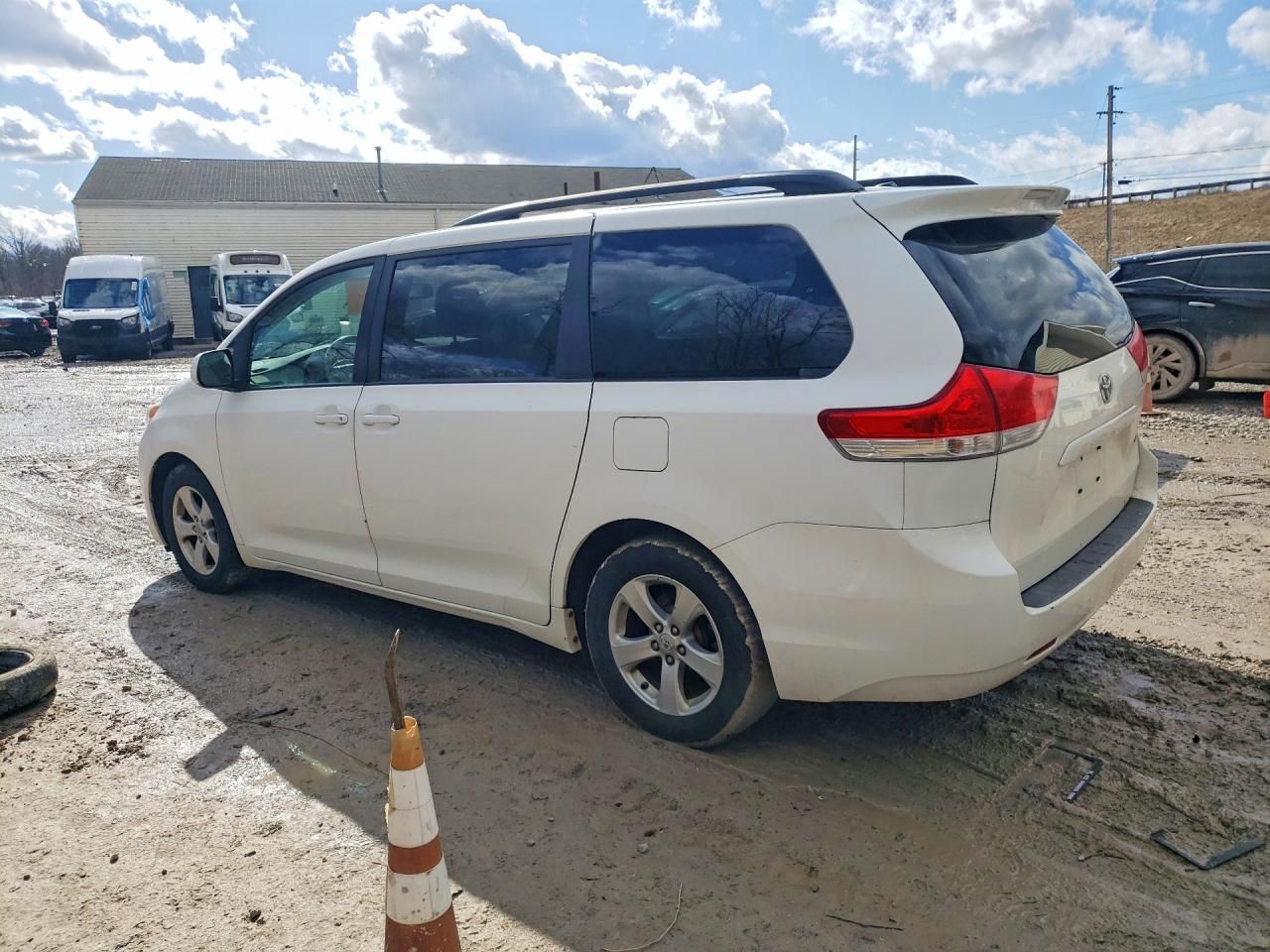 2011 Toyota Sienna le