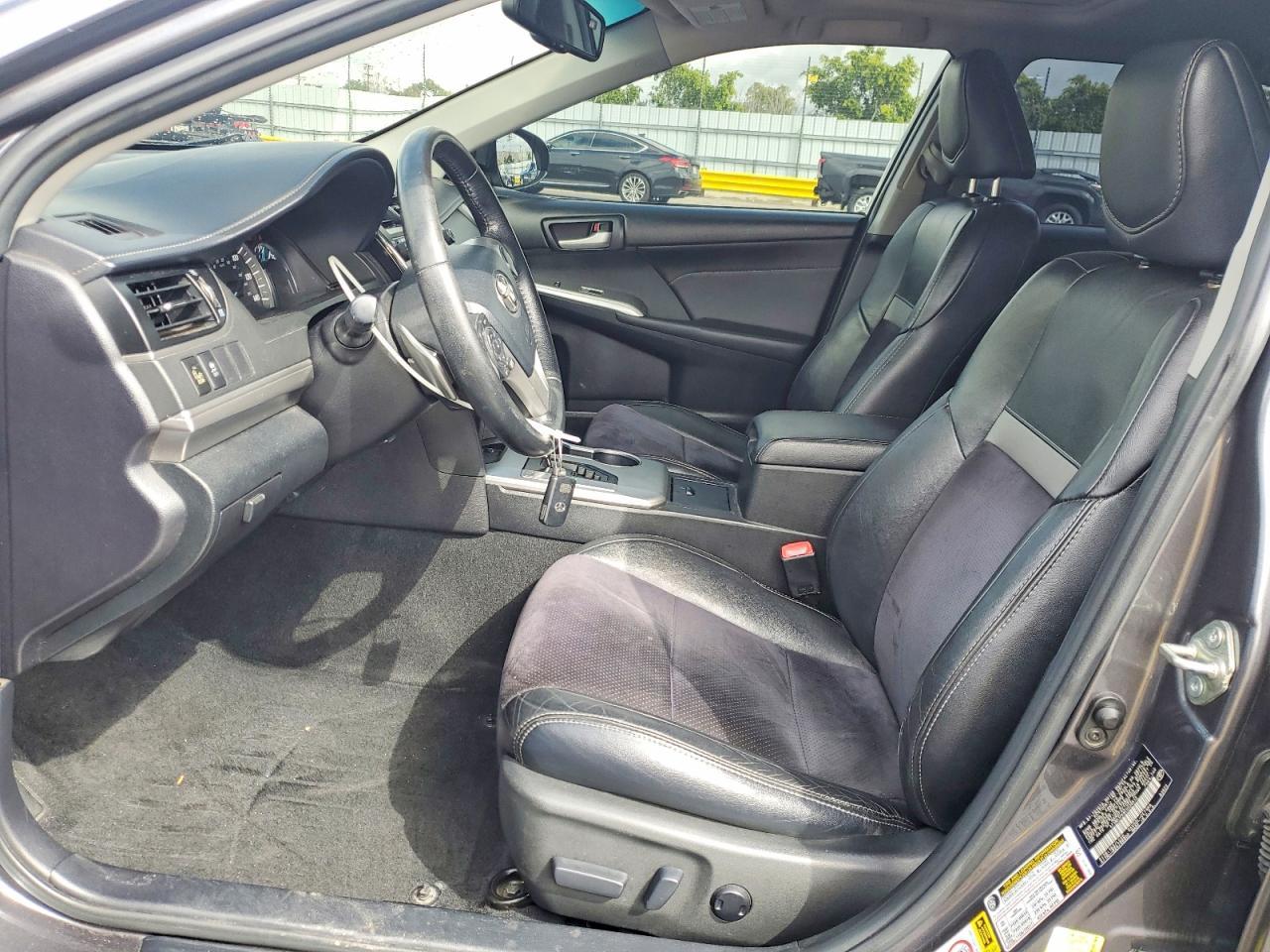 2014 Toyota Camry se