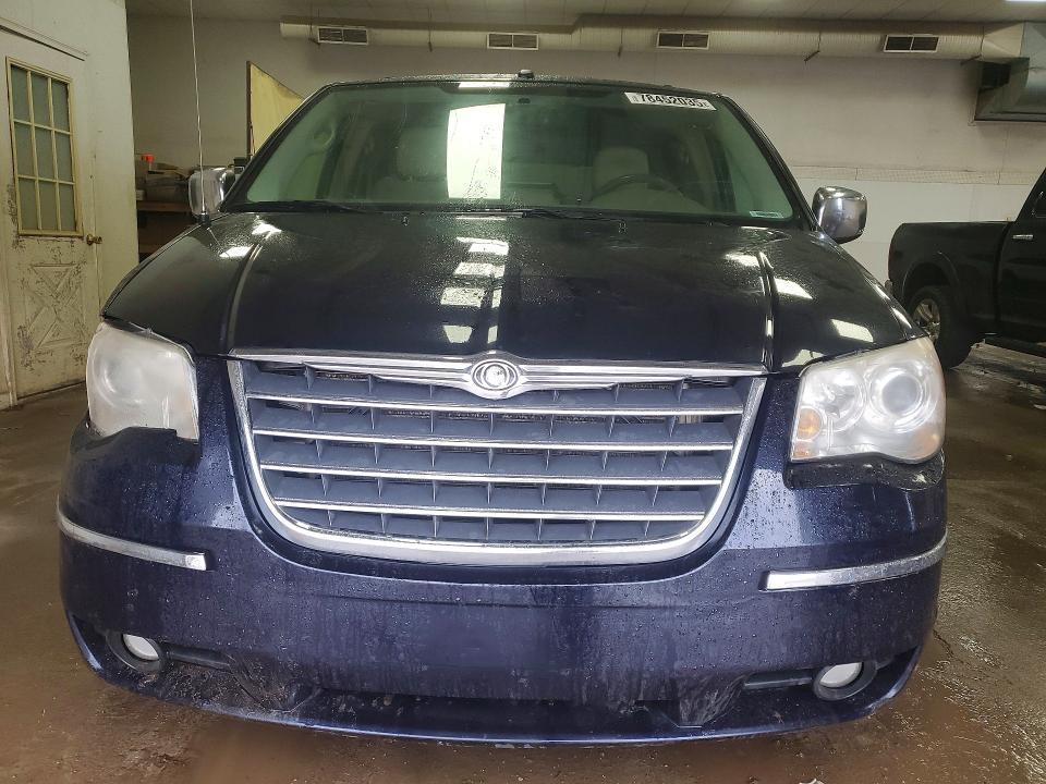 2010 Chrysler Town & Country Limited