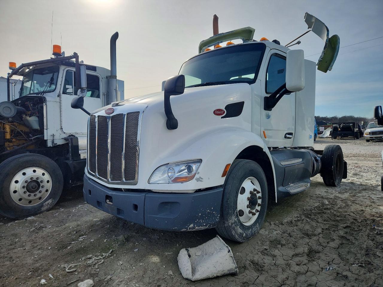 2015 Peterbilt 579 Semi Truck