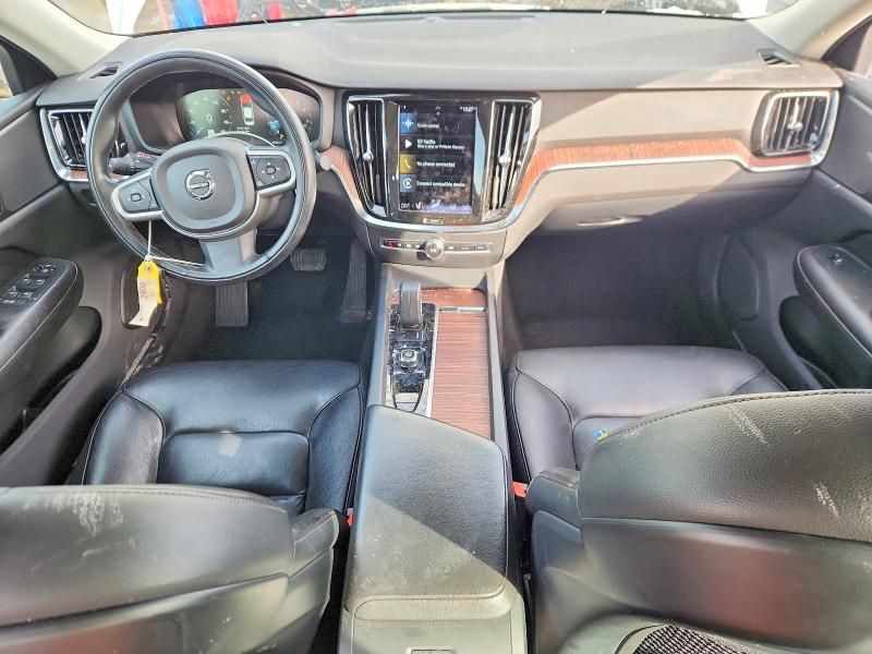 2022 Volvo S60 B5 Momentum