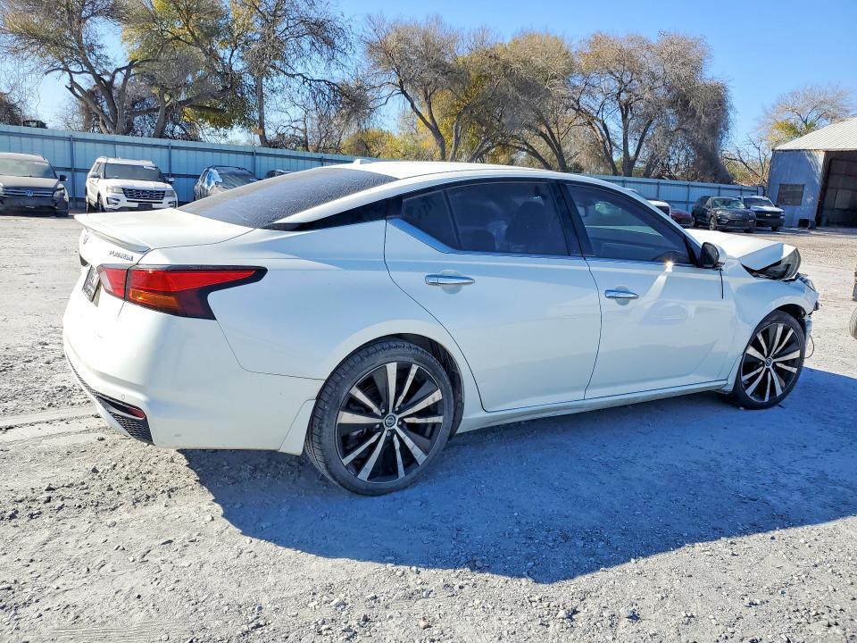 2019 Niss Altima