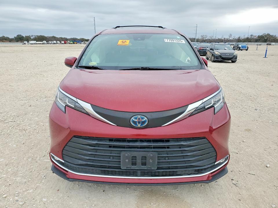 2021 Toyota Sienna xle