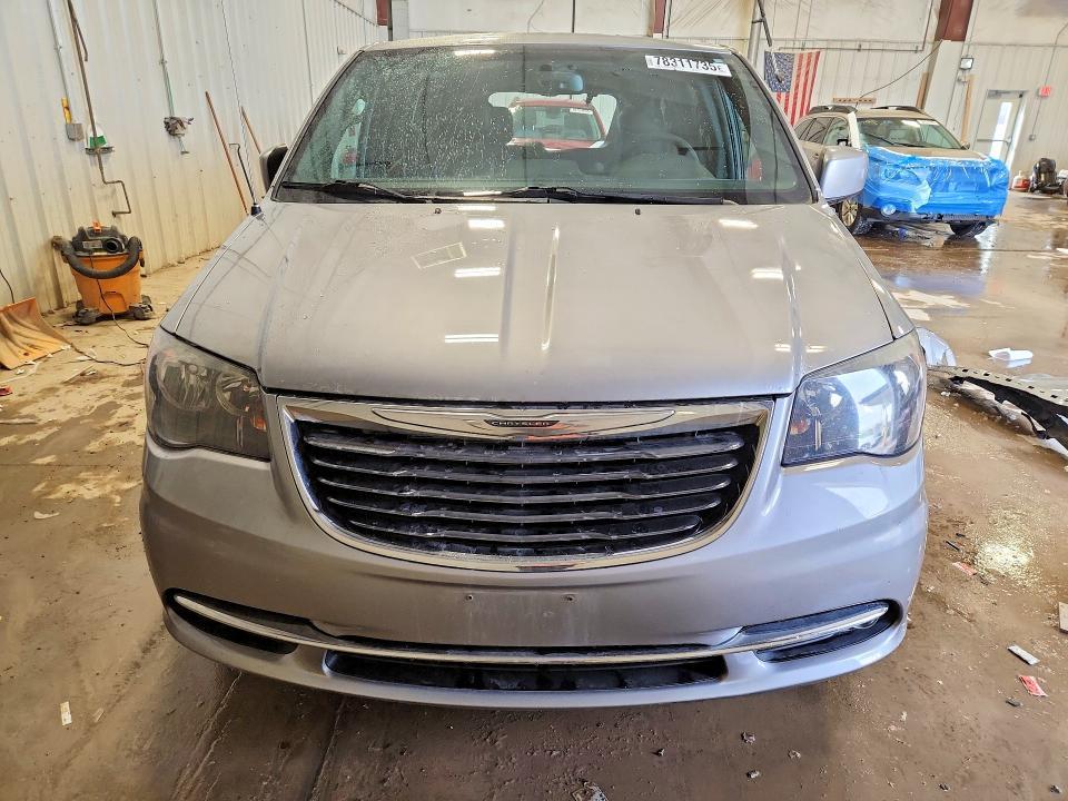 2014 Chrysler Town & Country s