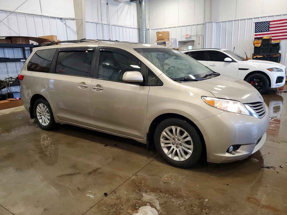 2017 Toyota Sienna xle 8-passenger