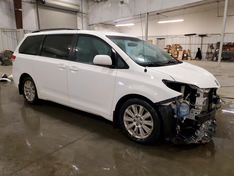 2011 Toyota Sienna le