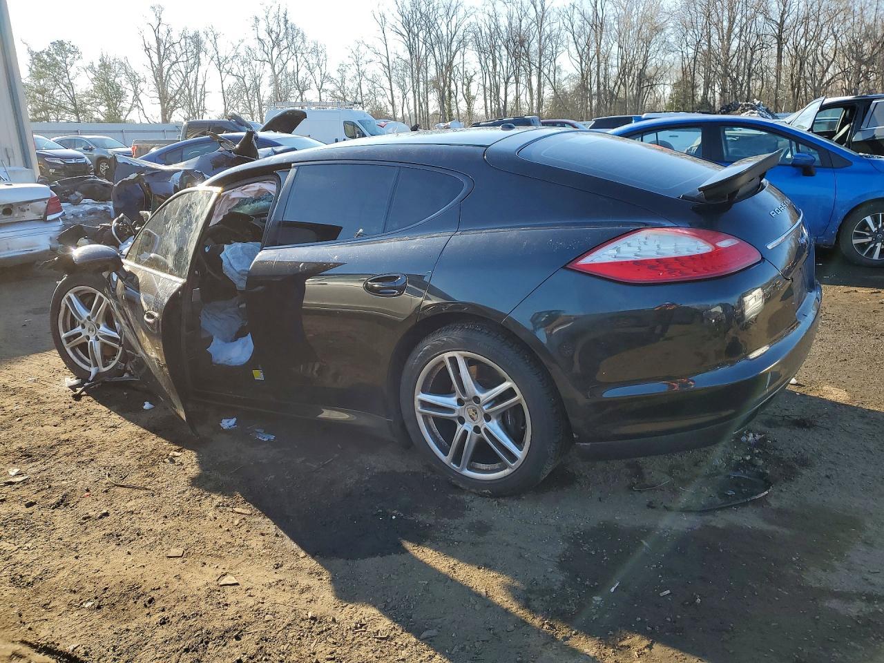 2011 Porsche Panamera 2