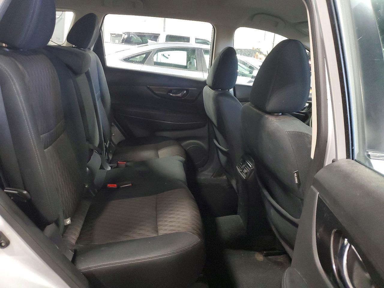 2017 Nissan Rogue sv