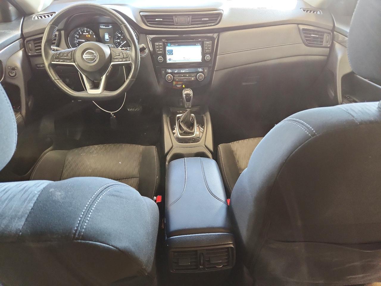 2017 Nissan Rogue sv