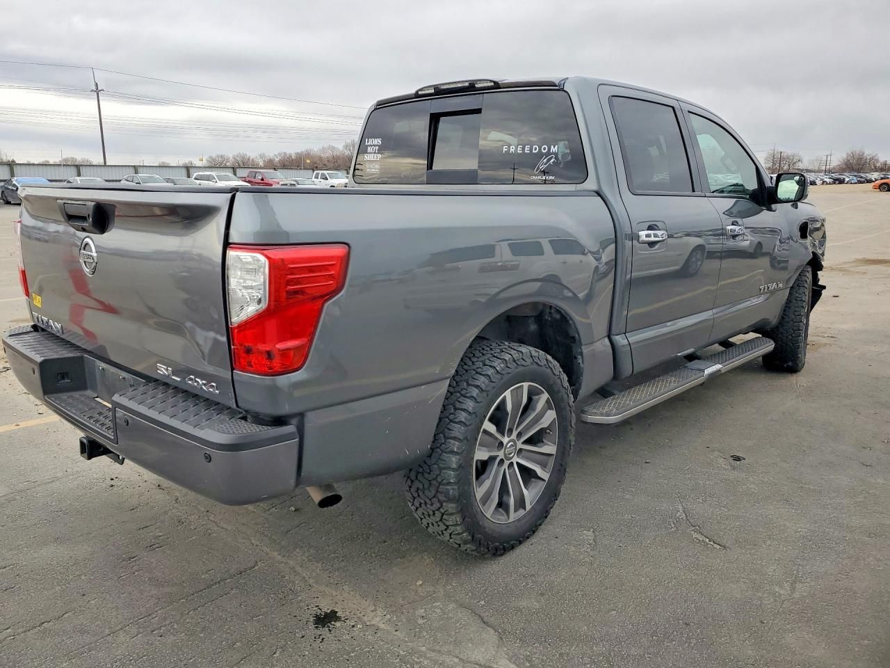 2017 Nissan Titan sv