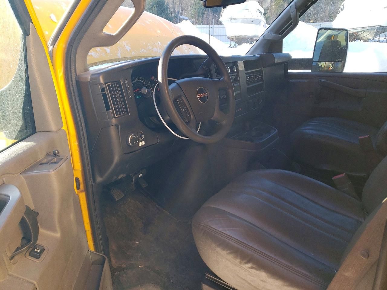 2021 GMC Savana Cut-box Truck