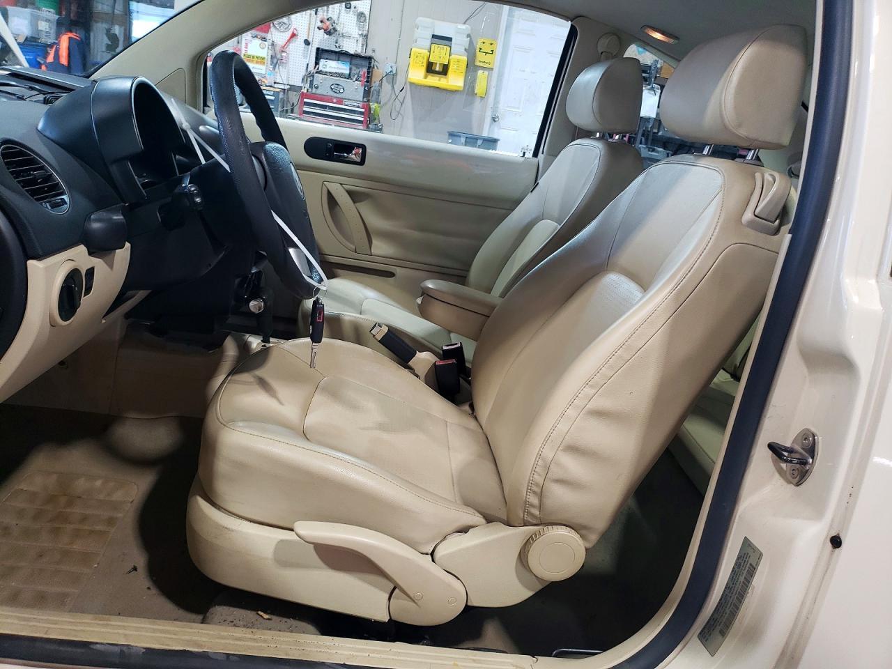 2008 Volkswagen New Beetle s