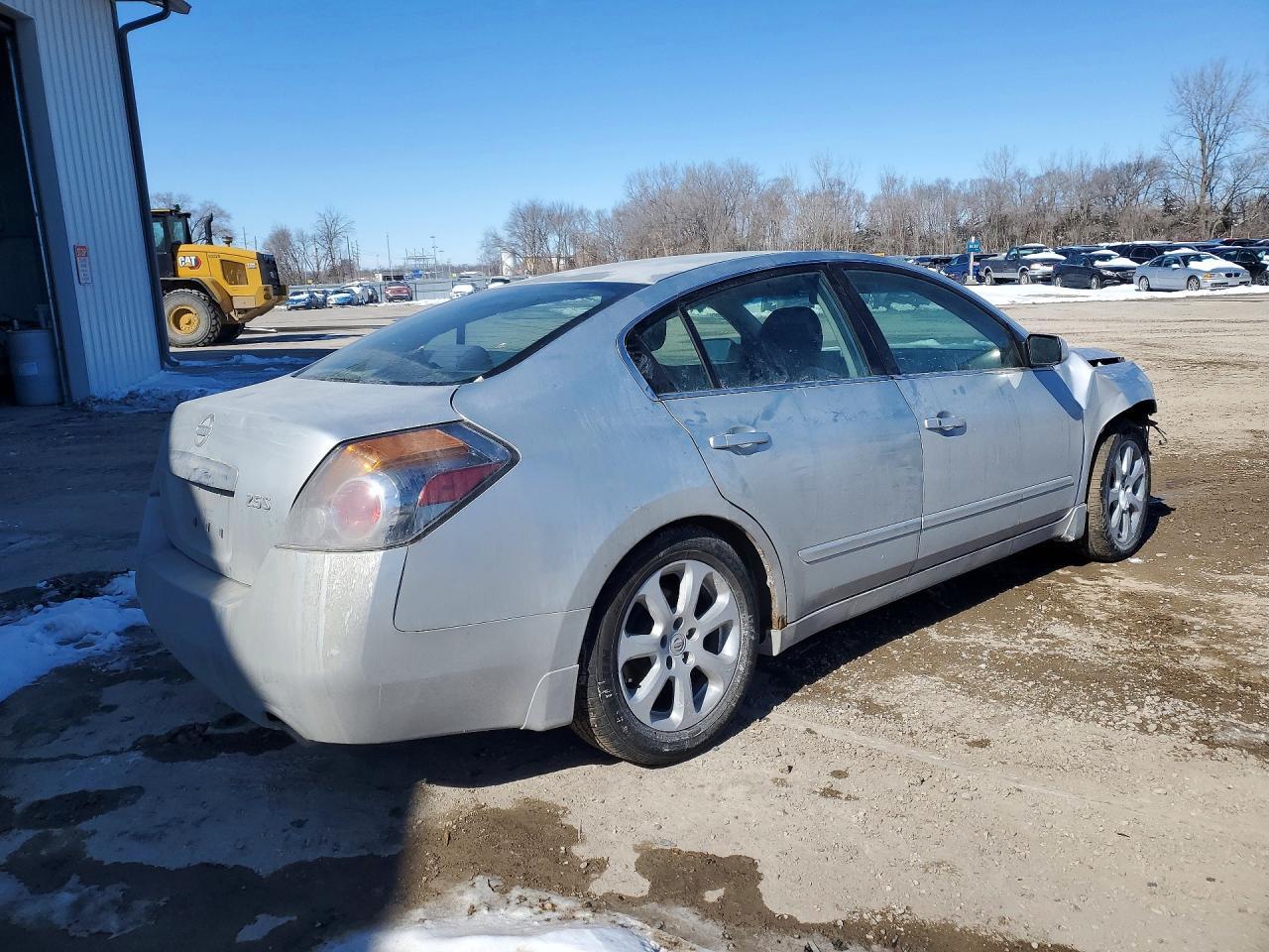 2010 Niss Altima Base