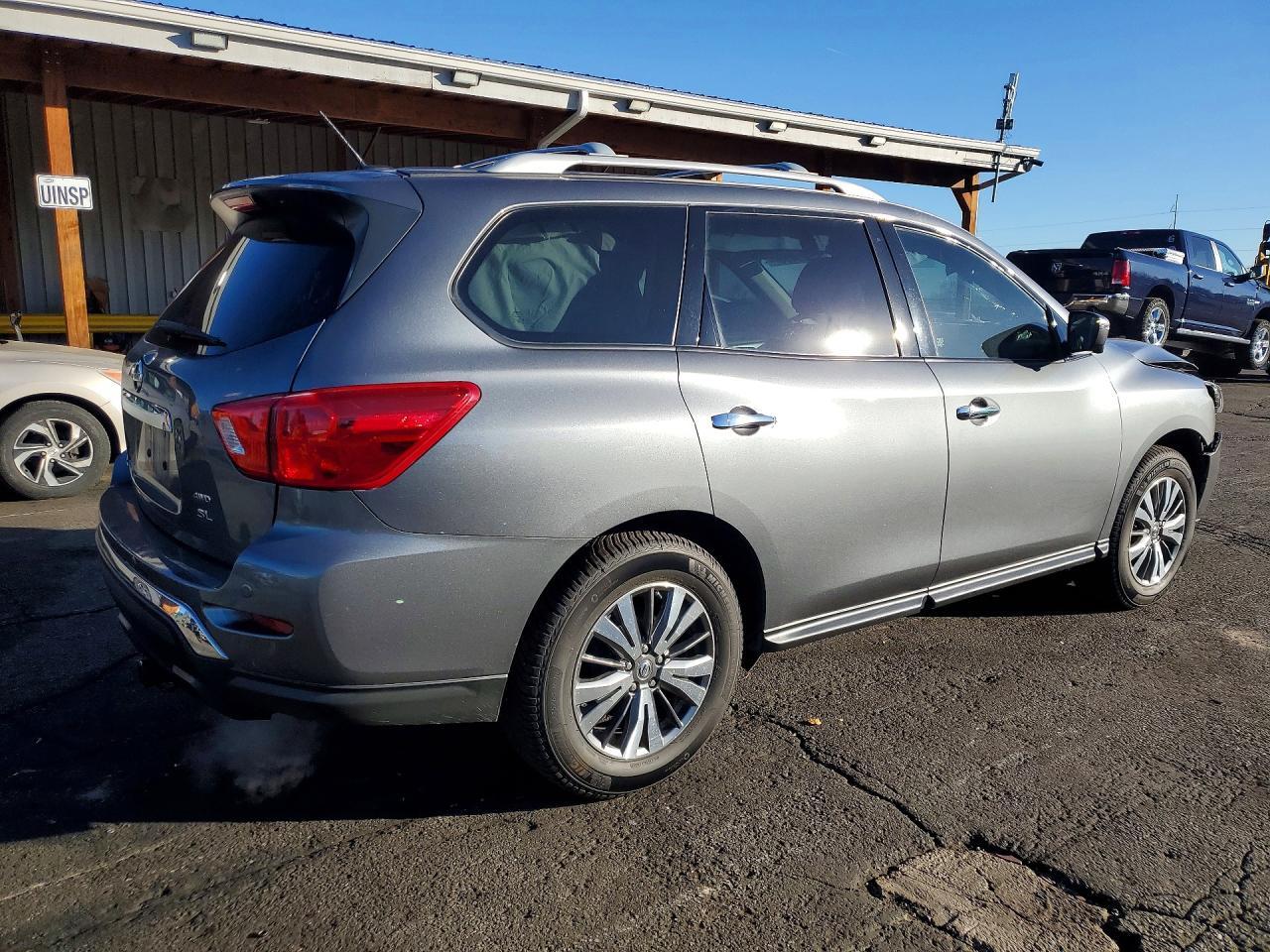2018 Nissan Pathfinder s