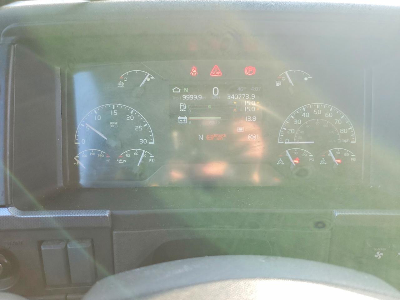 2019 Volv O VNL Semi Truck