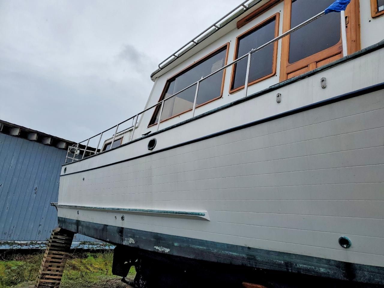 1981 Marine Trader Boat