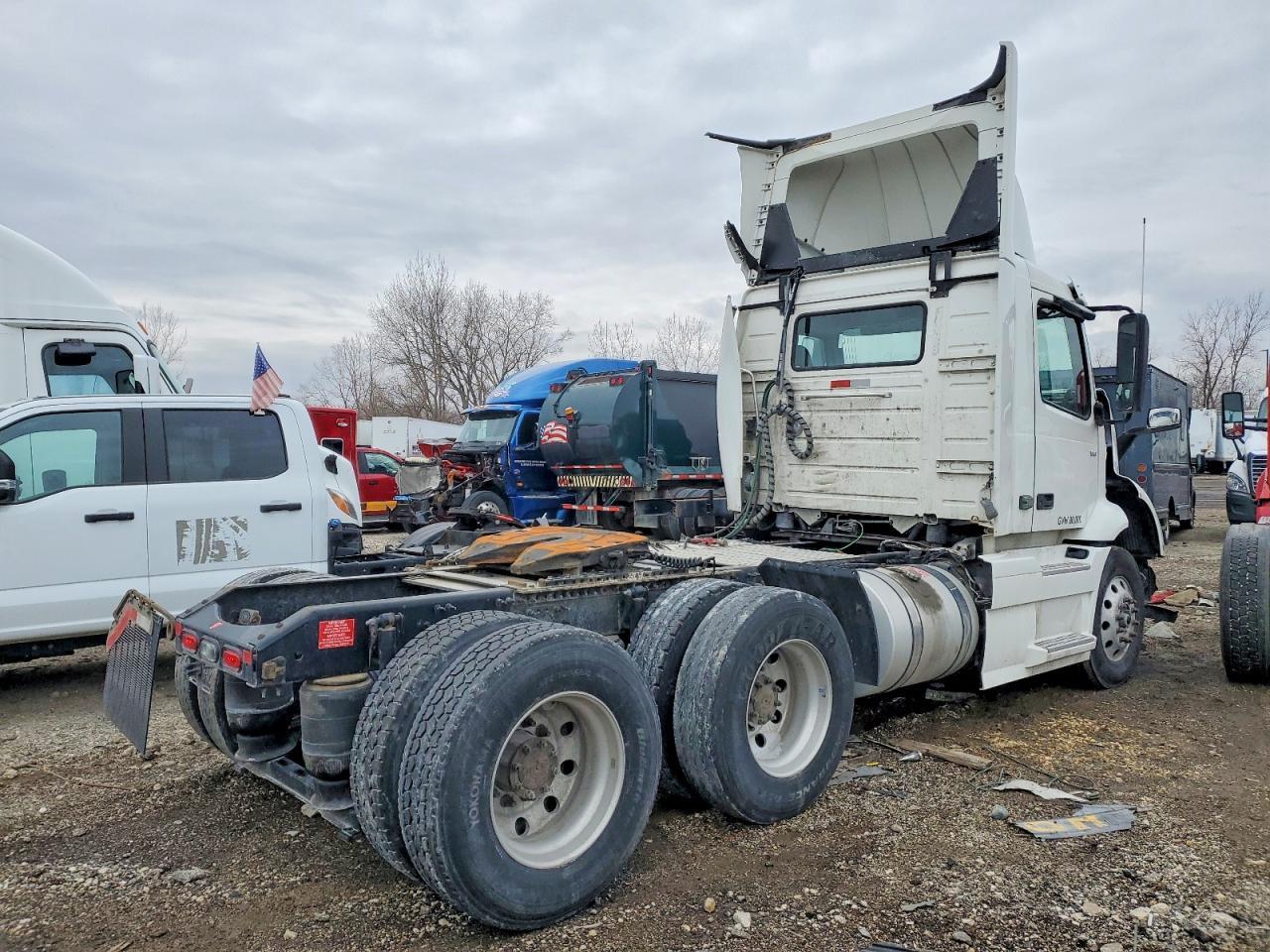 2022 Volvo VNR Semi Truck