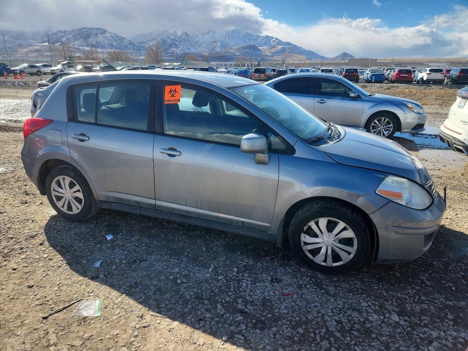 2011 Nissan Versa 1.8 s