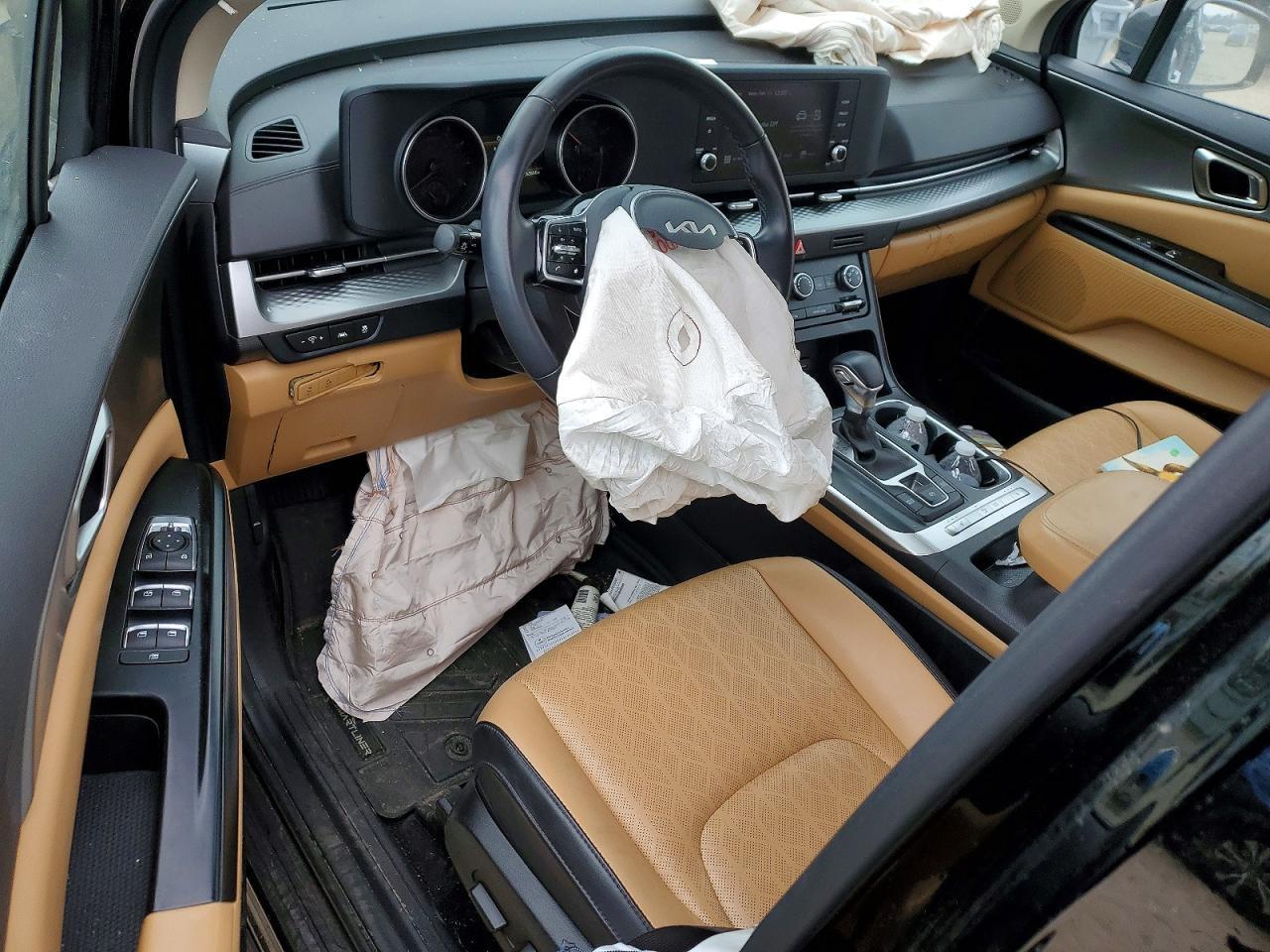 2023 KIA Carnival lx