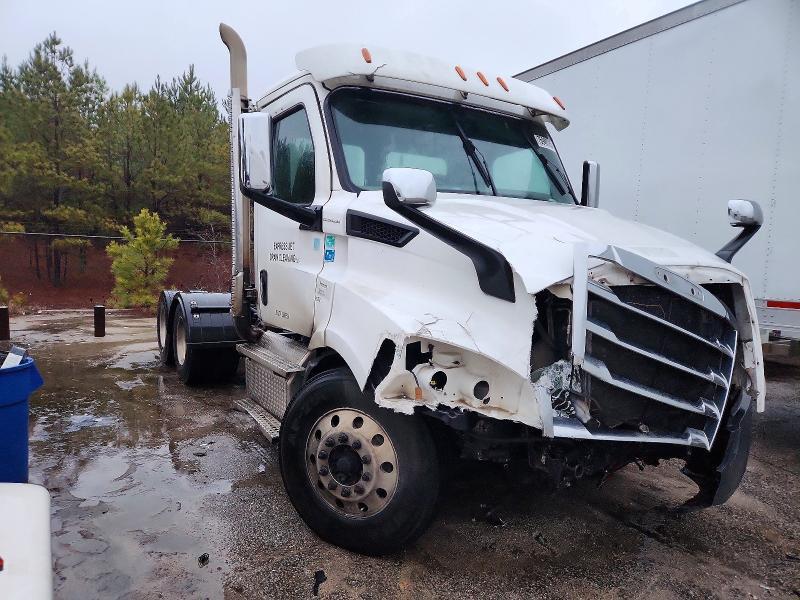 2020 Freightliner Cascadia 116 Semi Truck