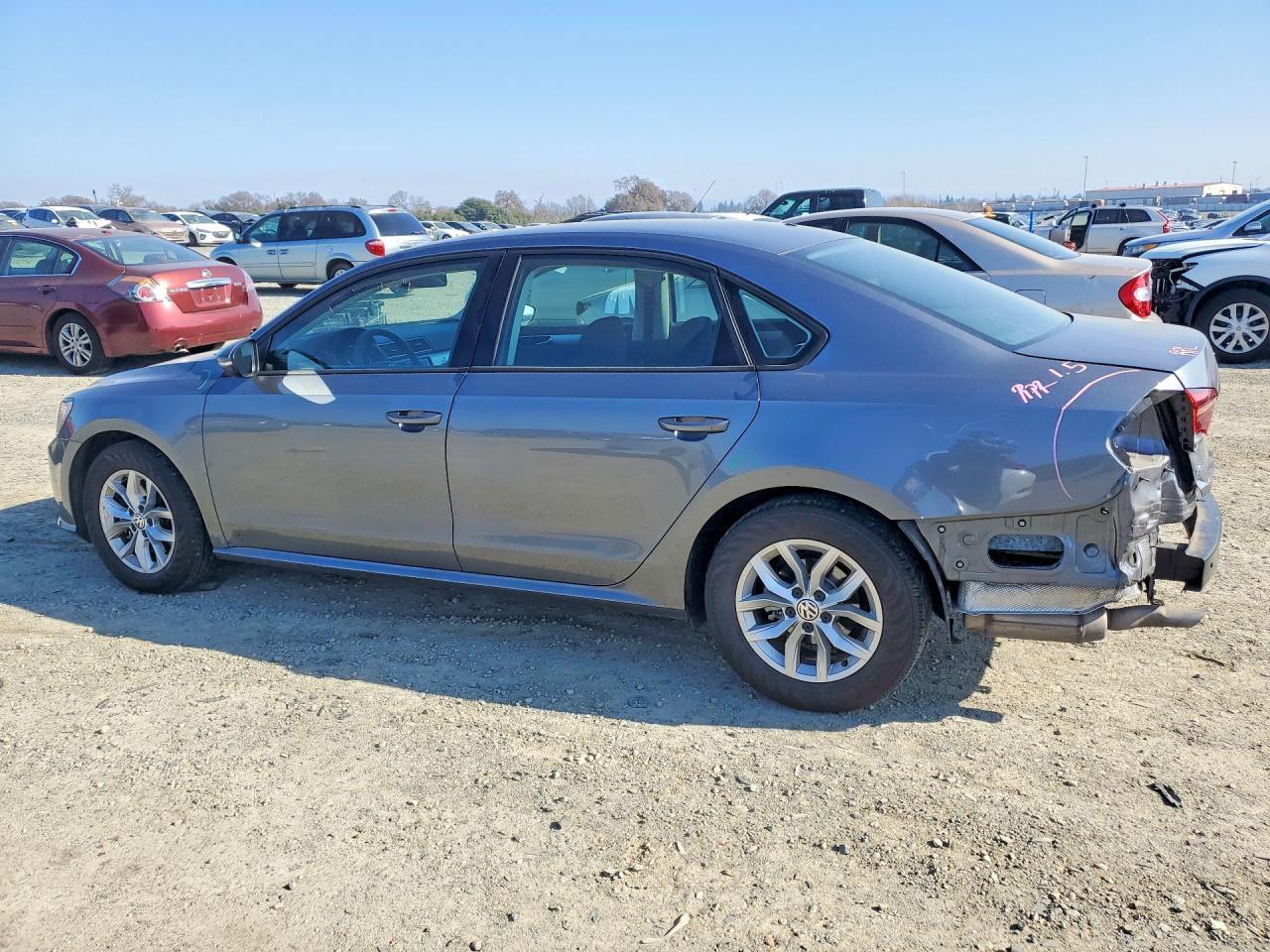 2018 Volkswagen Passat s