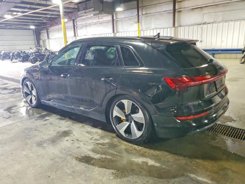 2022 Audi E-tron Premium Plus