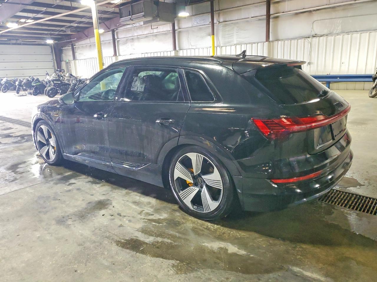 2022 Audi E-tron Premium Plus