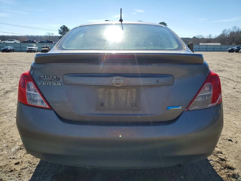 2013 Nissan Versa 1.6 s
