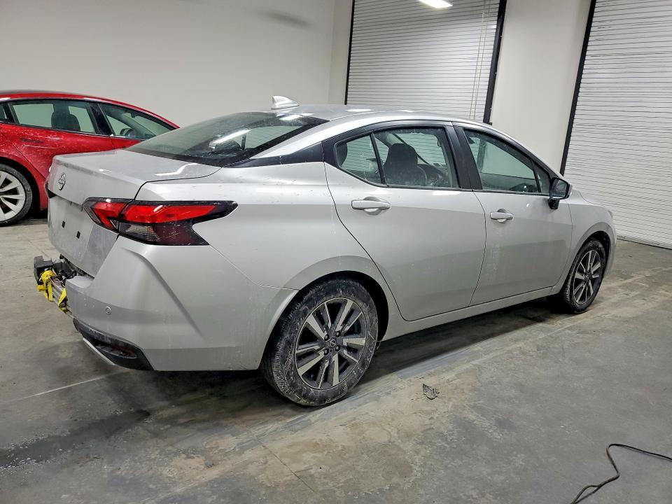 2025 Nissan Versa sv