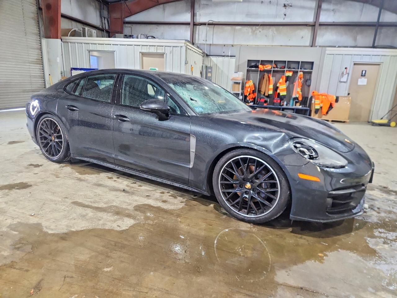 2023 Porsche Panamera Base