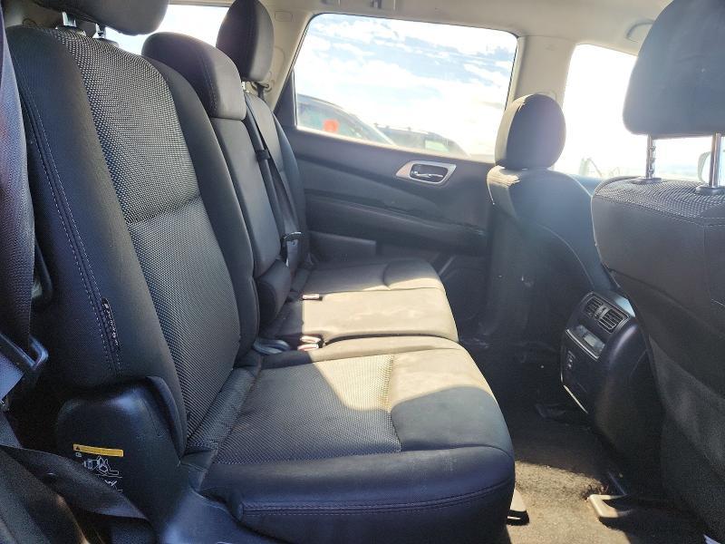 2018 Nissan Pathfinder sv