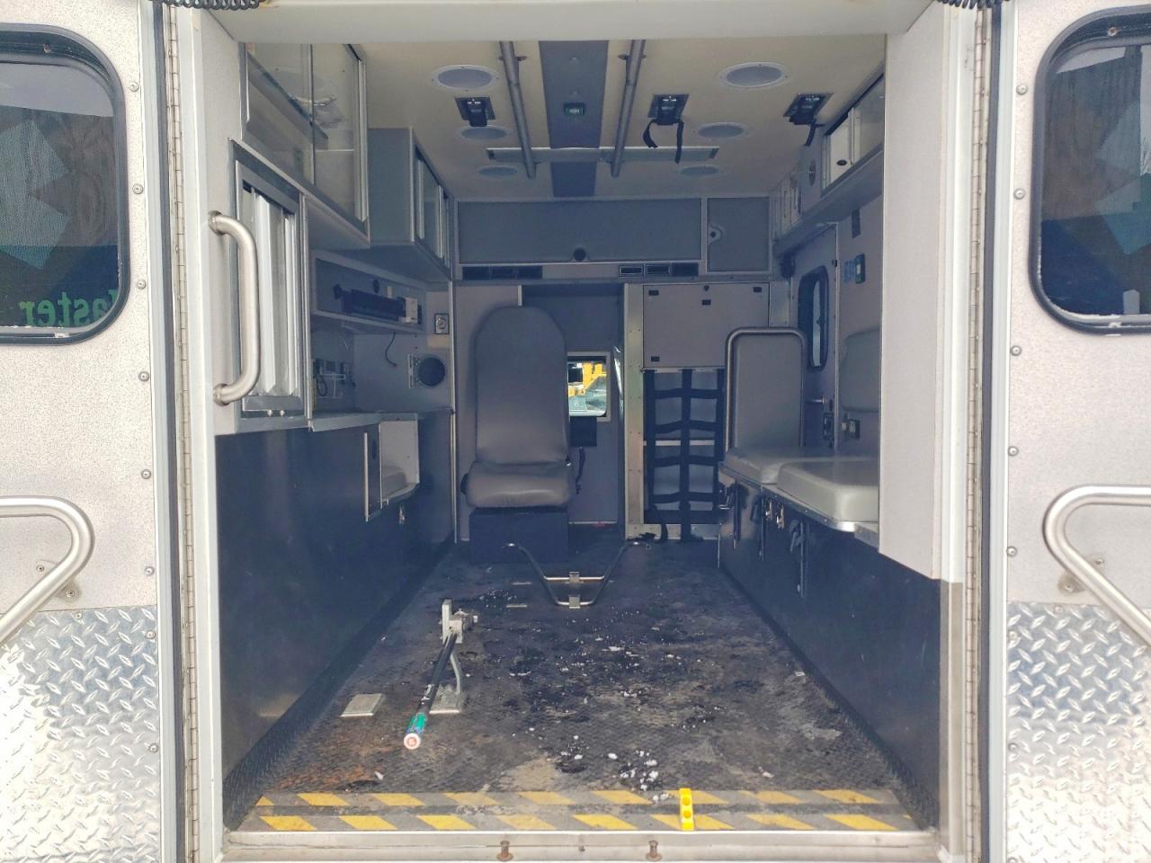 2015 Ford F350 Super Duty Ambulance